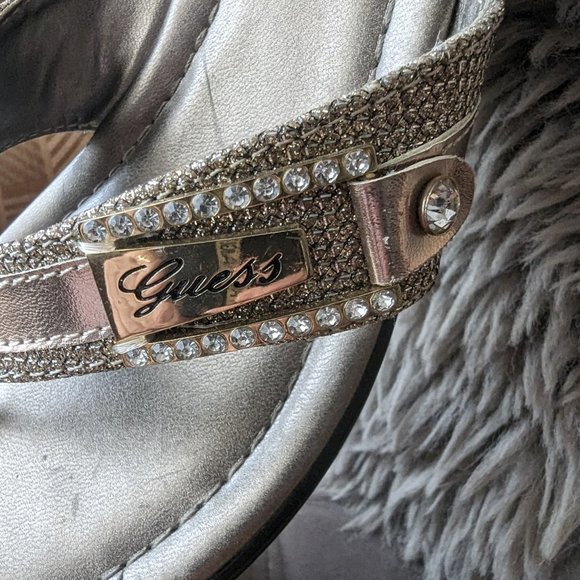 Guess Gold Thong Wedge Sandals with rhinestones size Women 7.5 - Picture 2 of 9